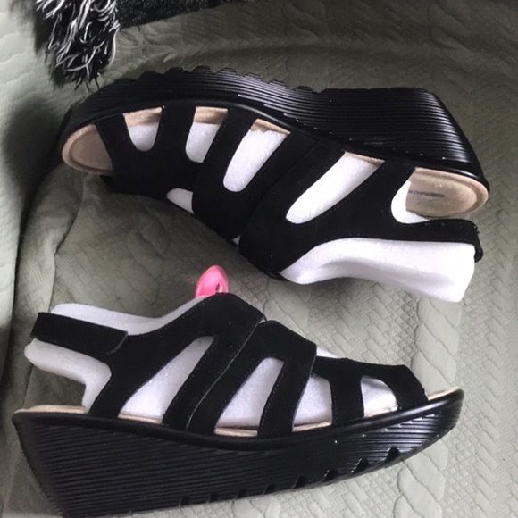 Sketchers Women’s Parallel Live Song Wedge Sandals, Black/Black - Picture 3 of 4